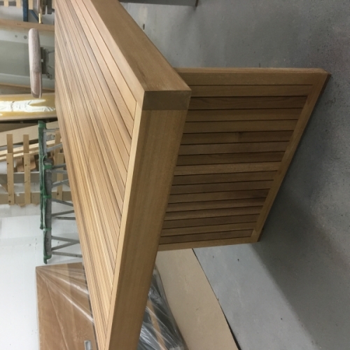Table extérieur en bois 